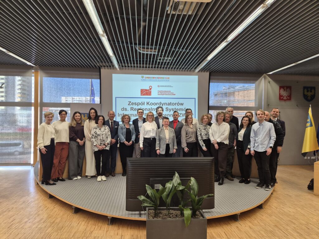 Fotografia grupowa - Posiedzenie Zespołu Koordynatorów ds. Regionalnych Systemów Informacji Przestrzennej ZWRP