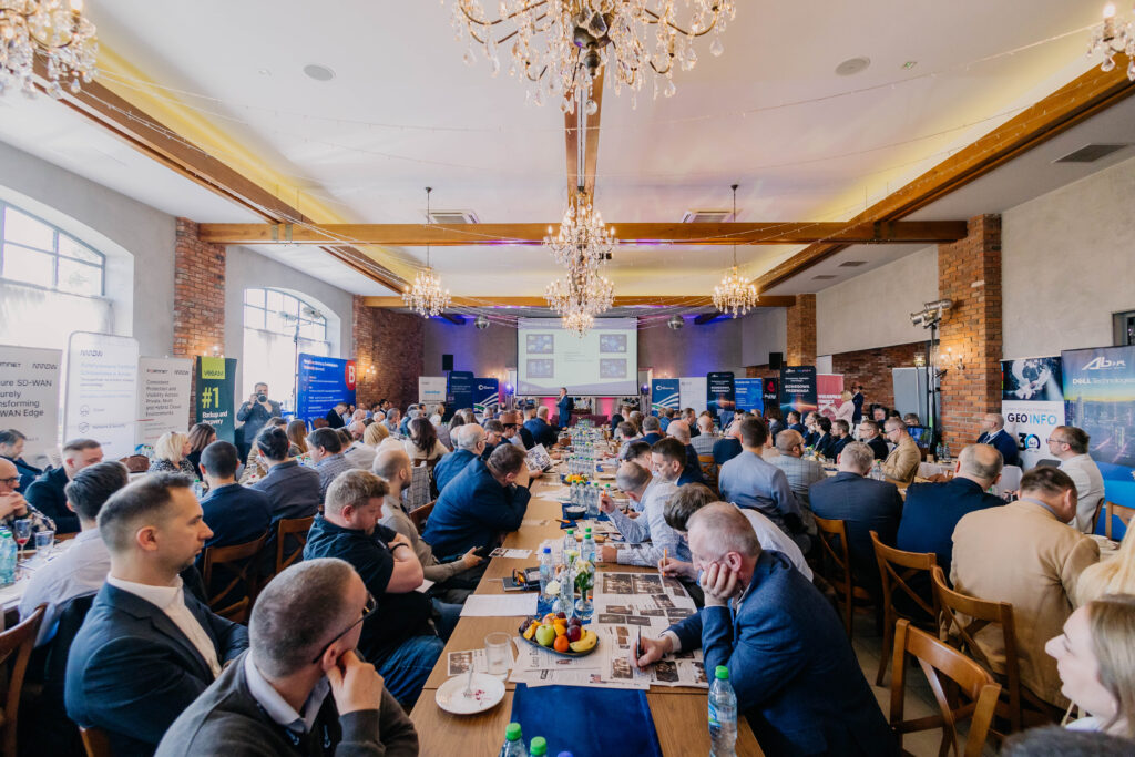 Widok ogólny na salę konferencyjną