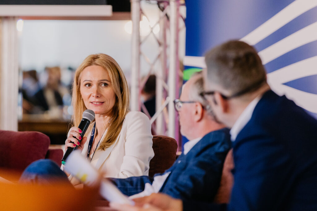 Dyrektor Biura Geodety Województwa, Hanna Mierzwiak w trakcie eksperckiego panelu dyskusyjnego